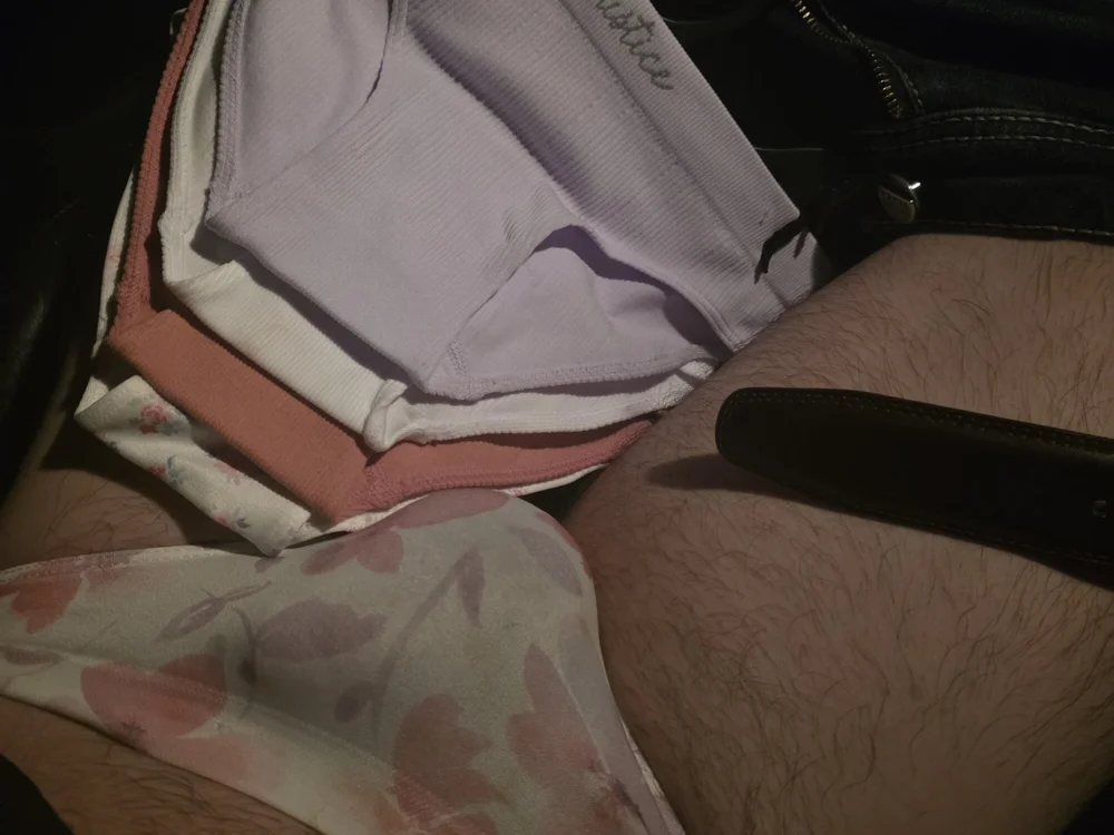 SubmissiveSISSY26 offline chatrum