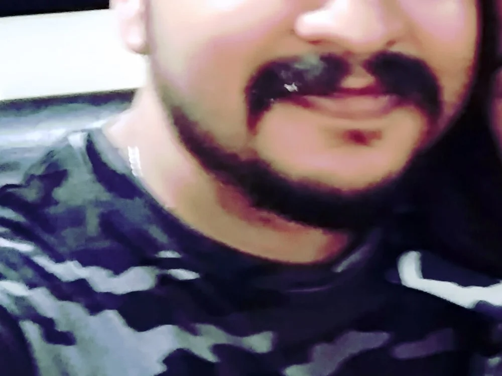 adiveer2333 অফলাইন XXX চ্যাট