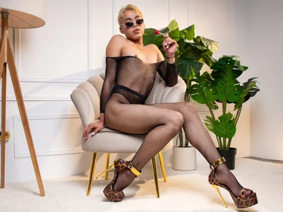 Mhia_fem Trans C2c Adult Cam