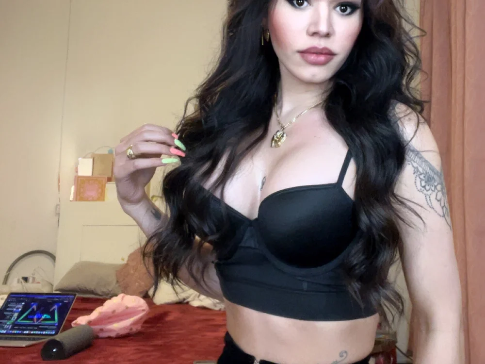 Prettysofia_an's Offline Chat Room