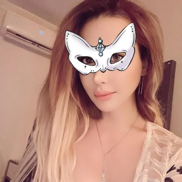 Sweet_Elena's Offline Chat Room