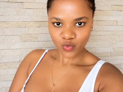 EbonySapphire4u Female Handjob Sex Cam