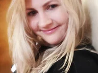Stephania77727's Offline Chat Room