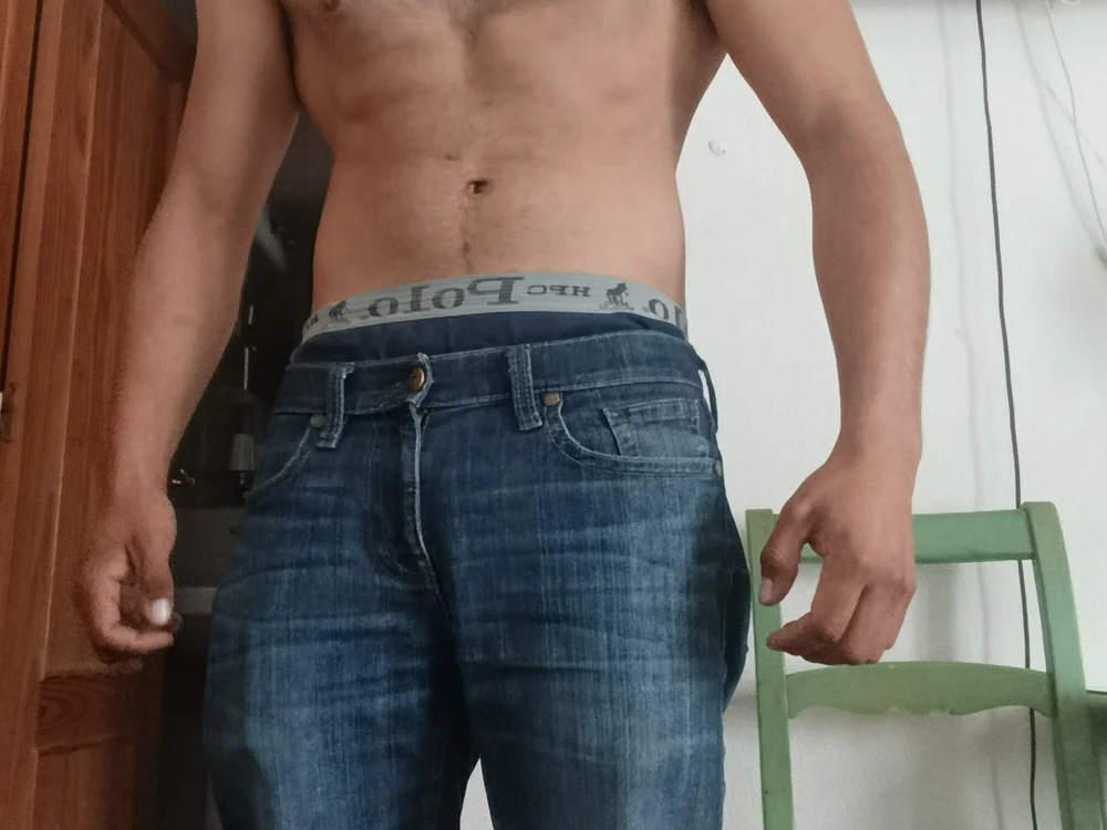 Carlitos2728's Offline XXX Chat