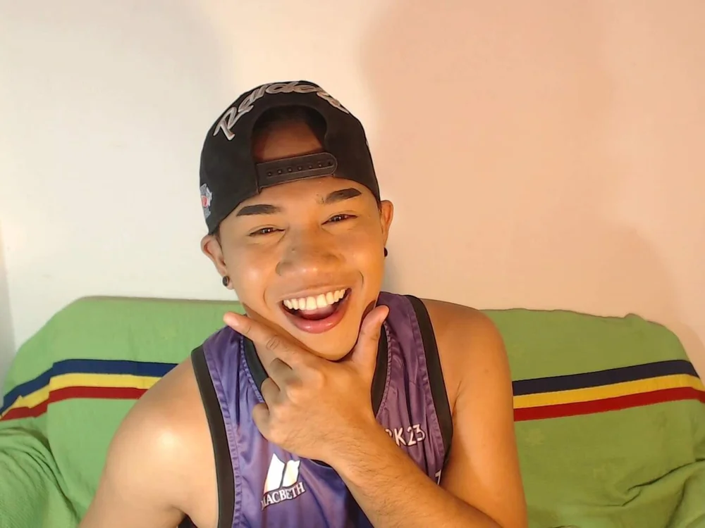 Asianboytoy18's Offline Chat Room