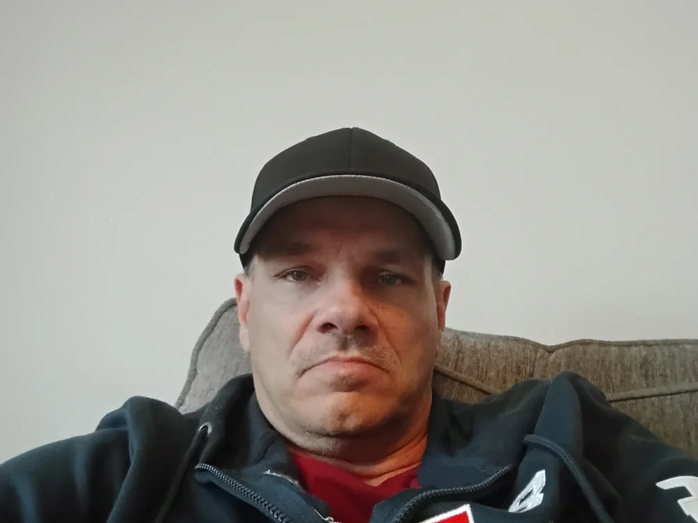 giveithard's Offline Chat Room