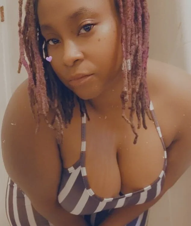 Shy-D_Iconic's Offline Chat Room