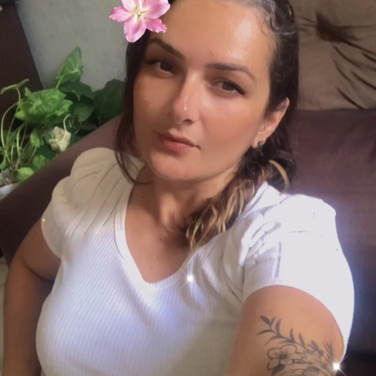 LuaraGoes offline chatrum