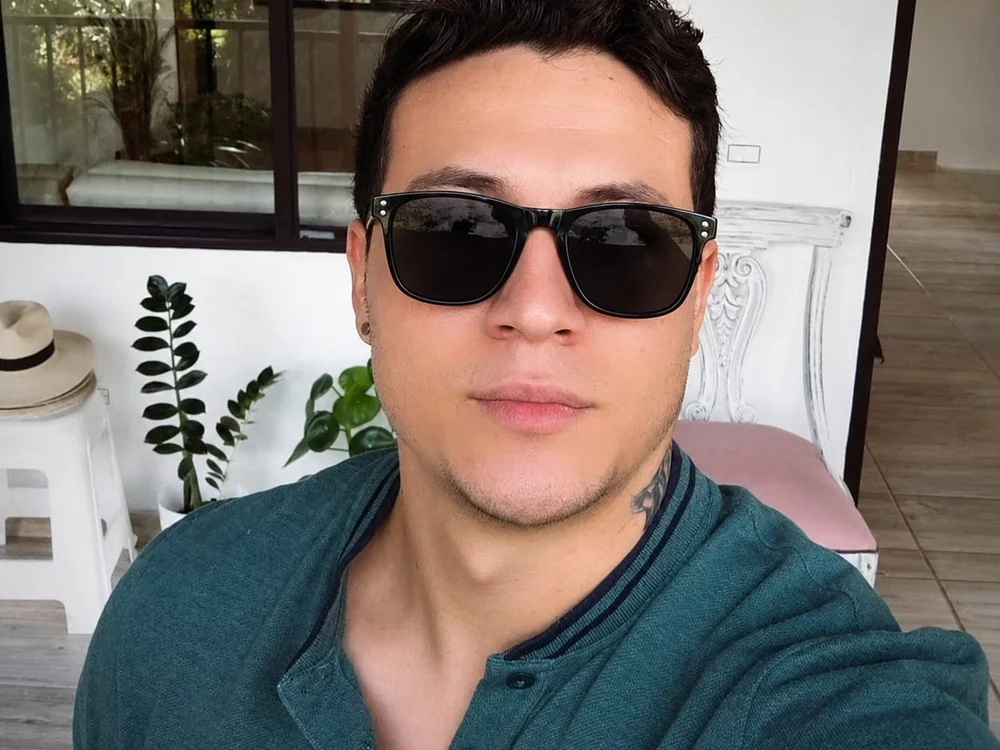 jaycock_ Adlı Modelin Çevrimdışı Sohbet Odası