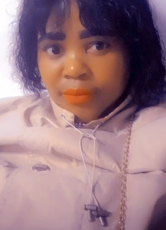AssQueenBeautyy's Offline Chat Room