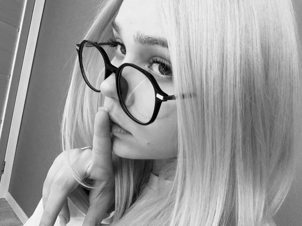 AmoraEverett Offline XXX-Chat