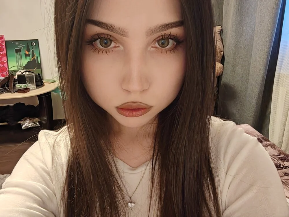 Qwami_Amie élő XXX-chatje