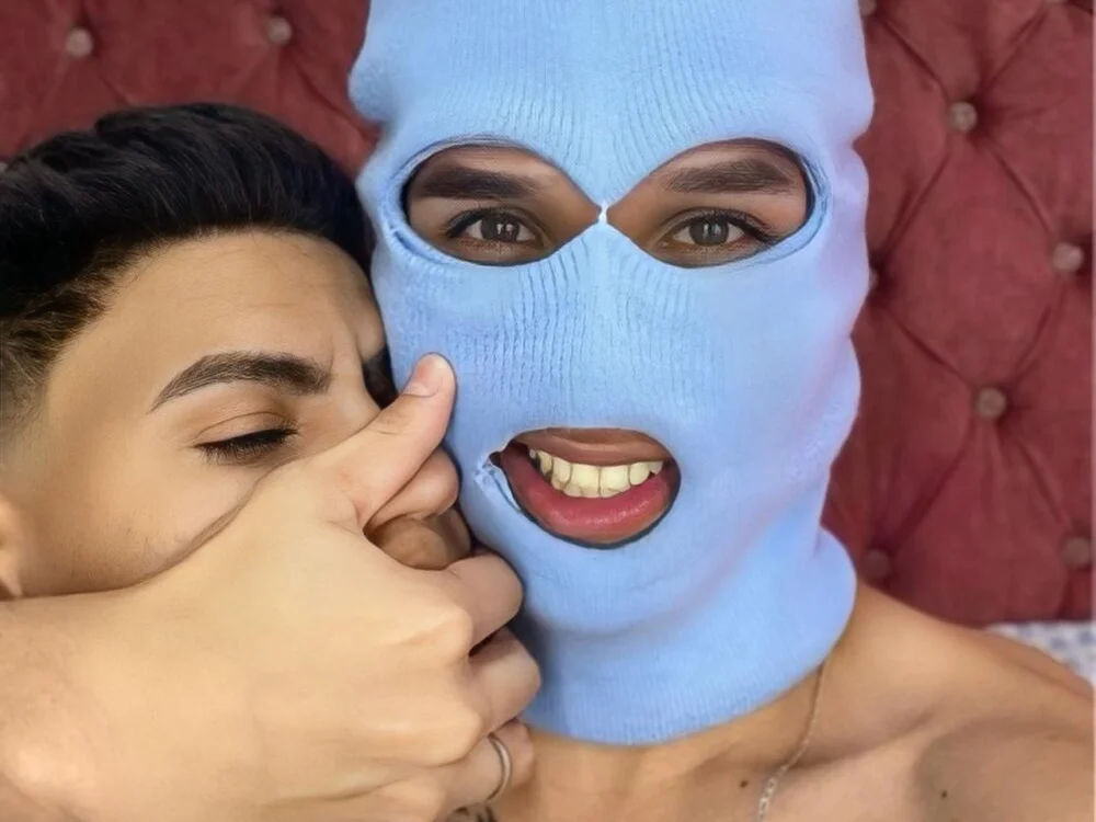 Bigcock_Latin21 offline XXX-chat