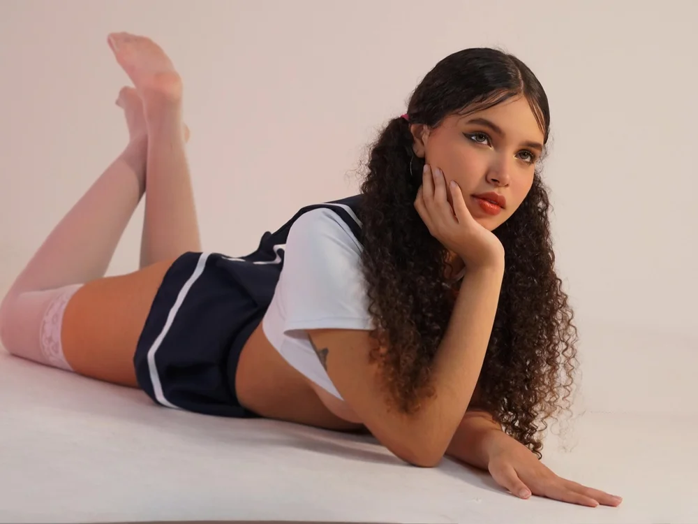 Eloise_Sweety Chat XXX offline