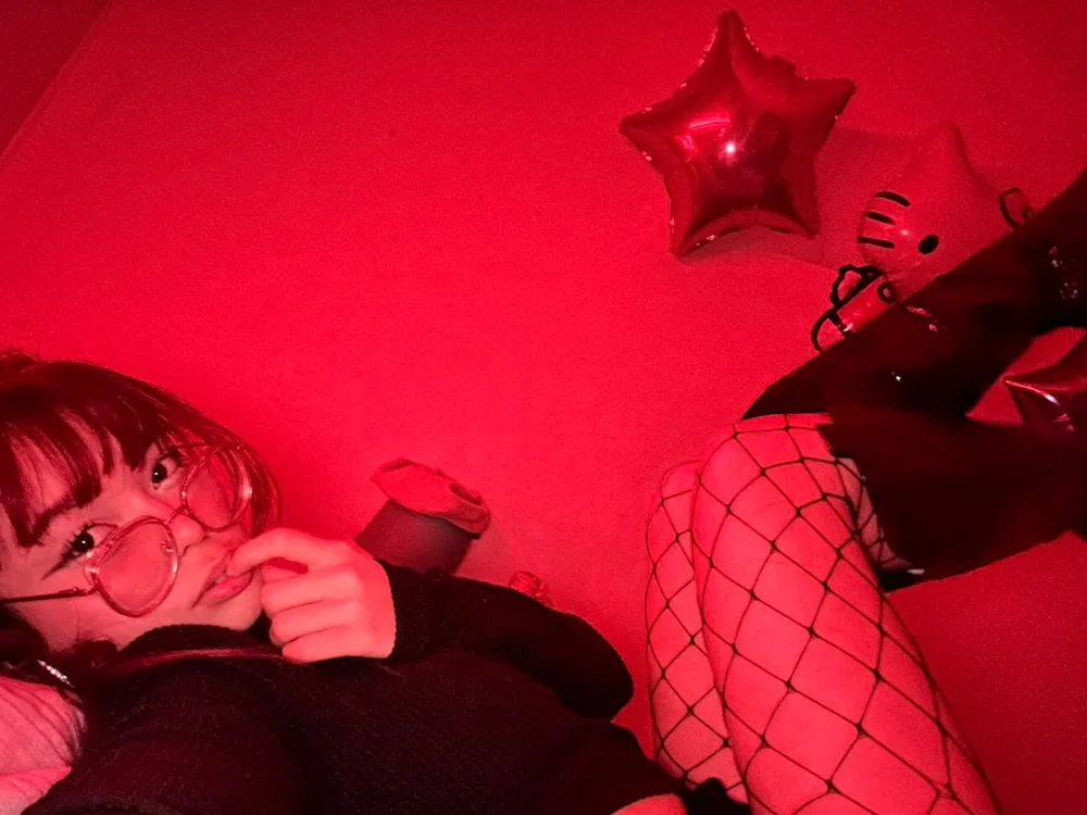 Chat +18 off-line de little_elliee_1