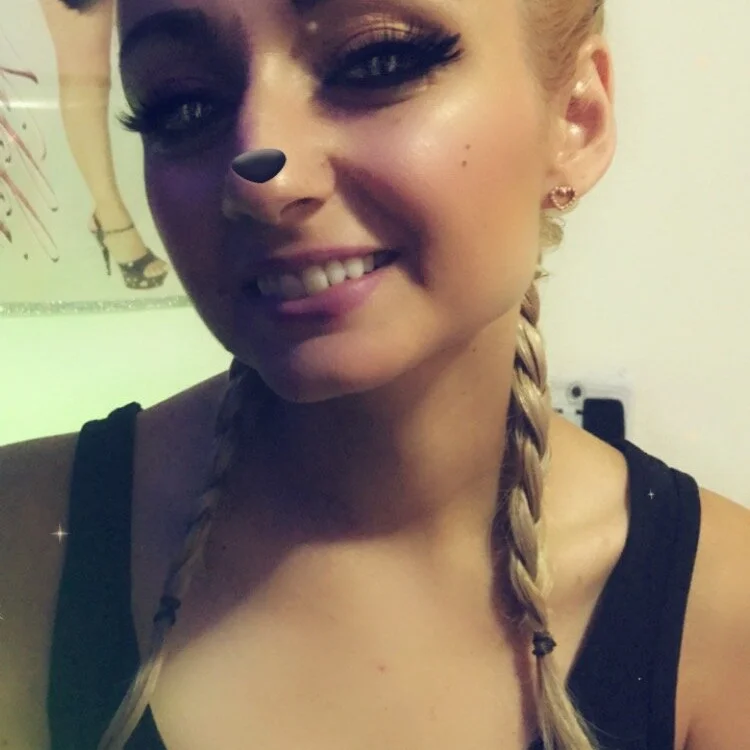 Trixie71000's Offline Chat Room