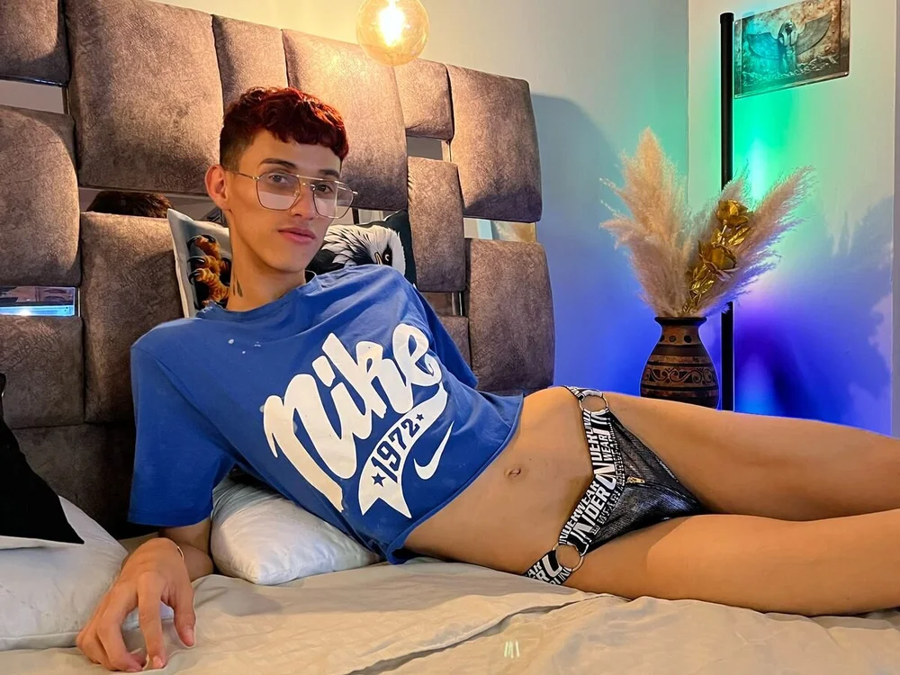 AngeloZaidel's Offline Chat Room