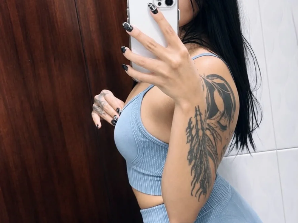 clio_moon's Offline XXX Chat