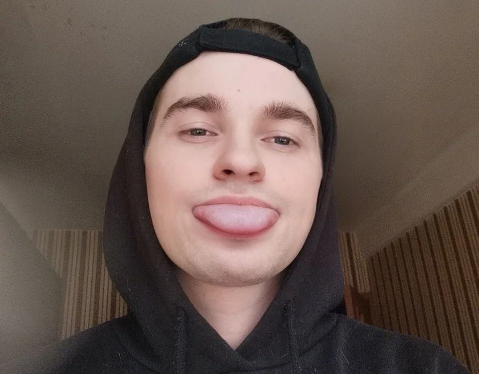 Thomas_22cm's Offline Chat Room