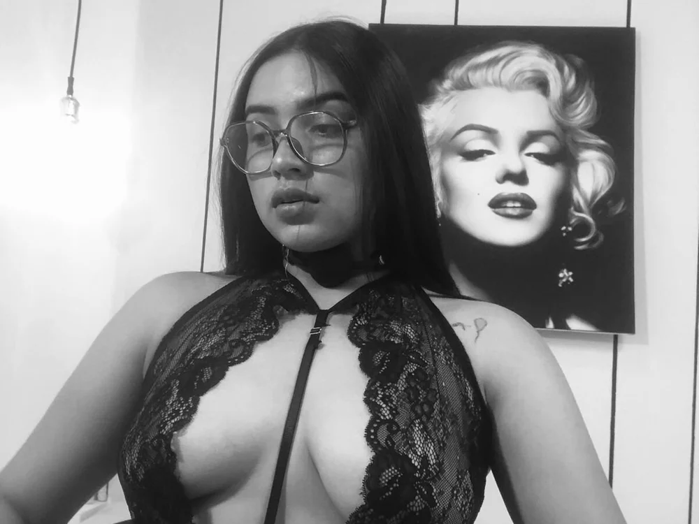 NicollWalker's Offline XXX Chat