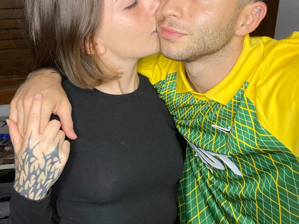 parejahot77's Offline XXX Chat