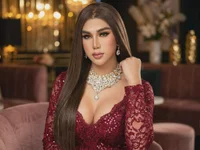 Model CelineeAbundance