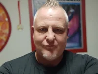 Hotwerner666's Offline Chat Room