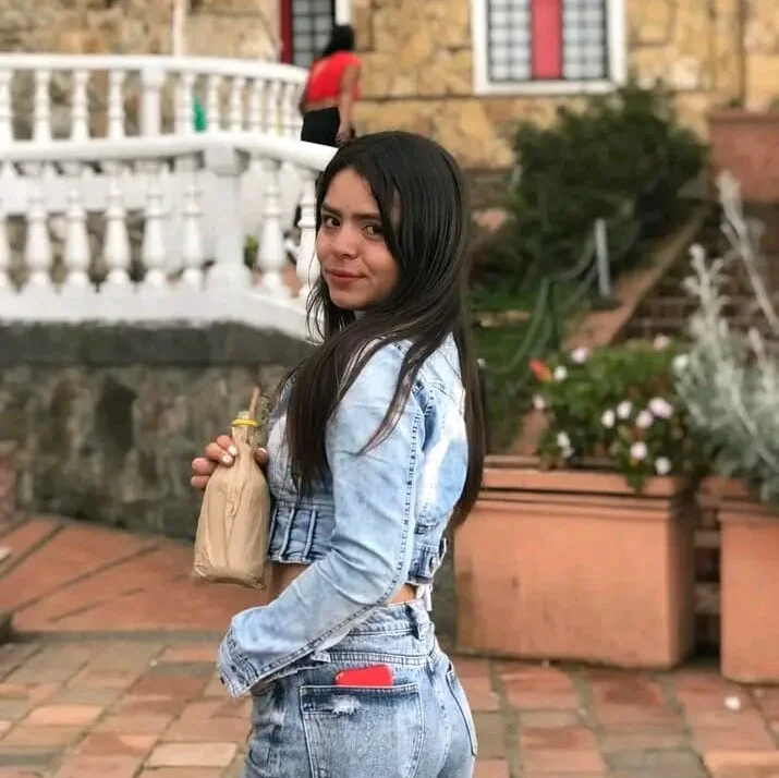 Stefany_wish Adlı Modelin Çevrimdışı XXX Sohbeti