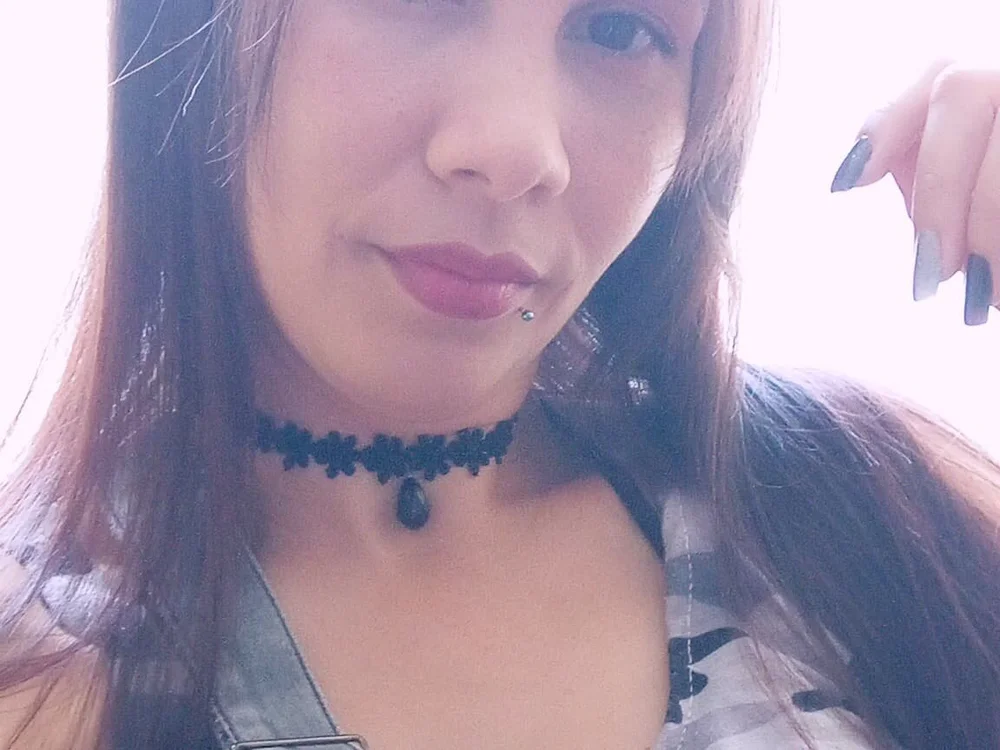 ZafiroLovelace offline chatrum