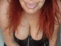 Redhead-Wife's webcam live show