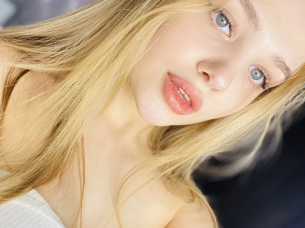 Baby_bblonddee's Offline XXX Chat