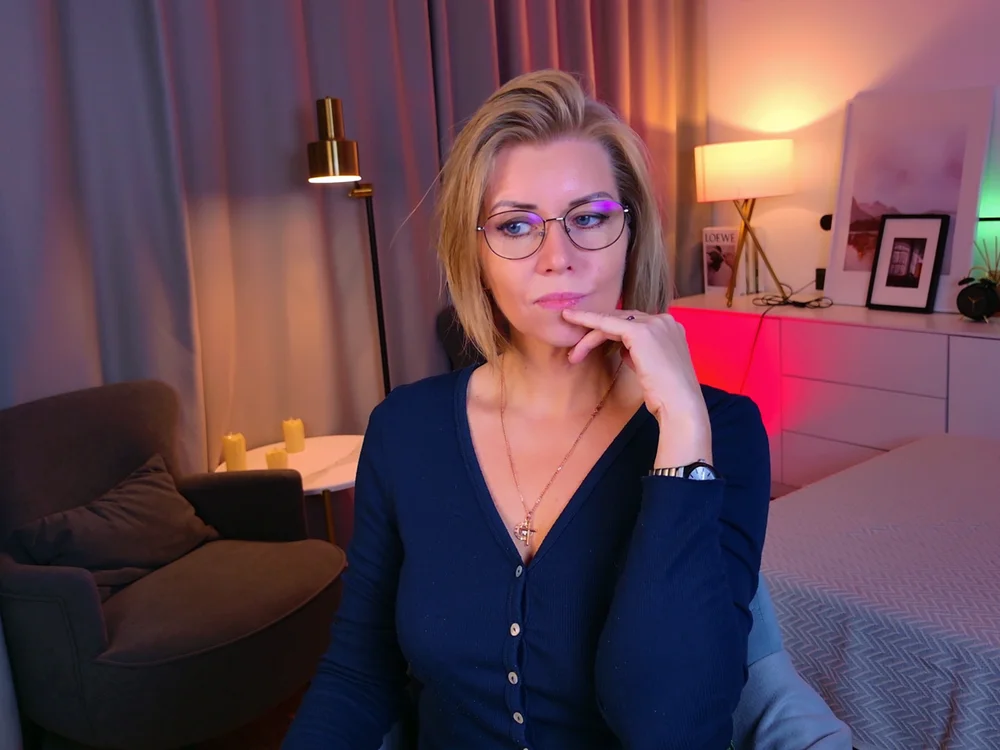 Annie_Light Adlı Modelin Çevrimdışı XXX Sohbeti