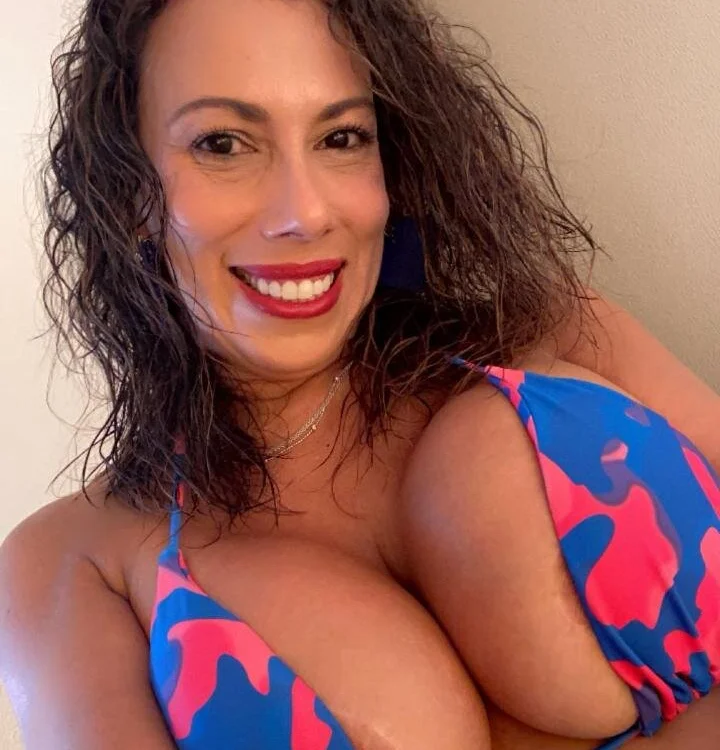 SASHATENTACION's Offline Chat Room