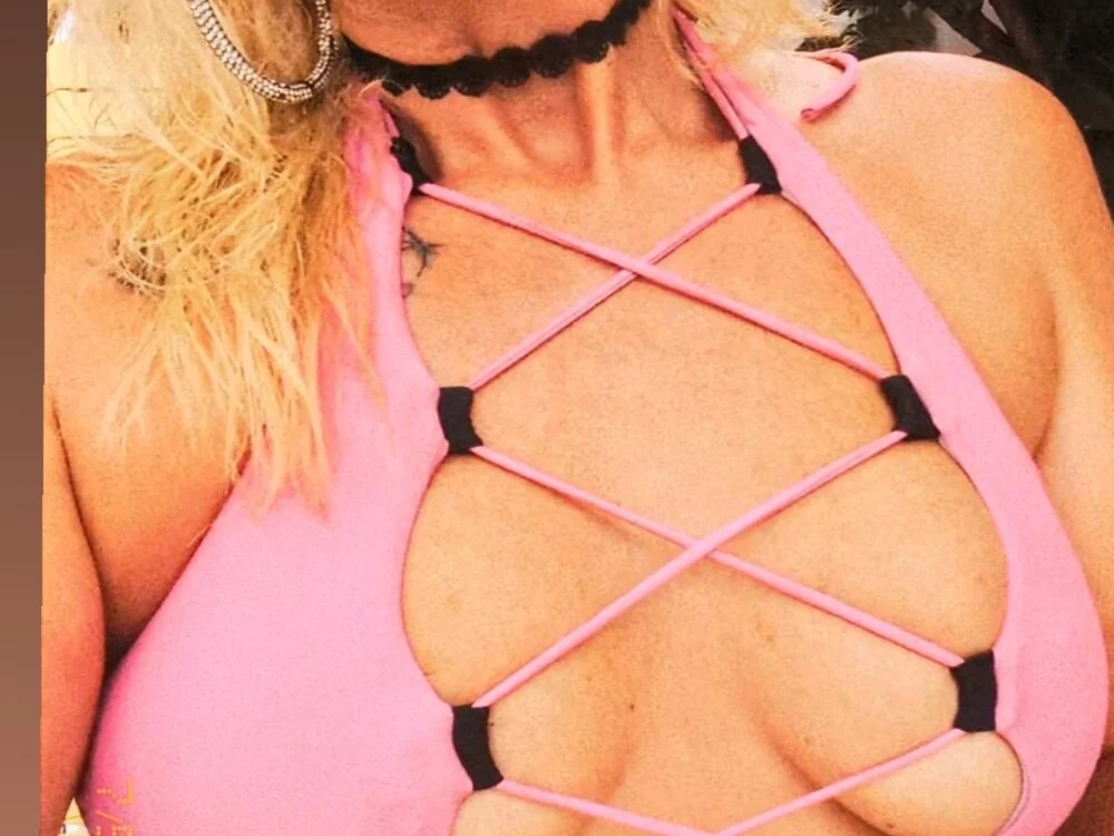 StacysMomXOXO's Offline XXX Chat