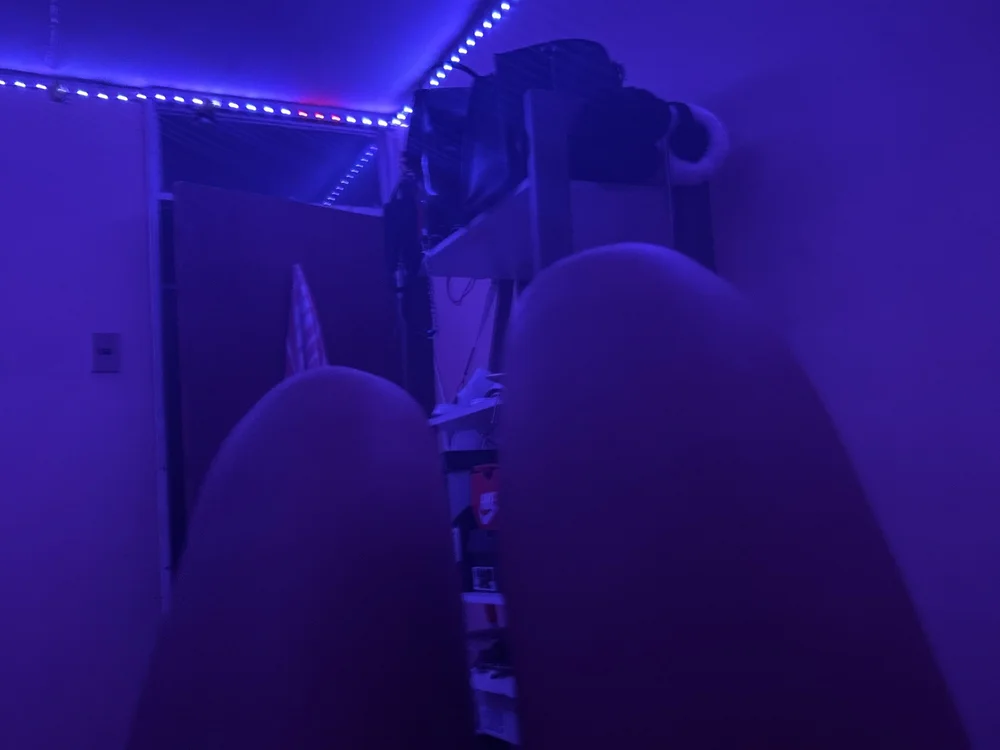virtualdivaa's Offline Chat Room