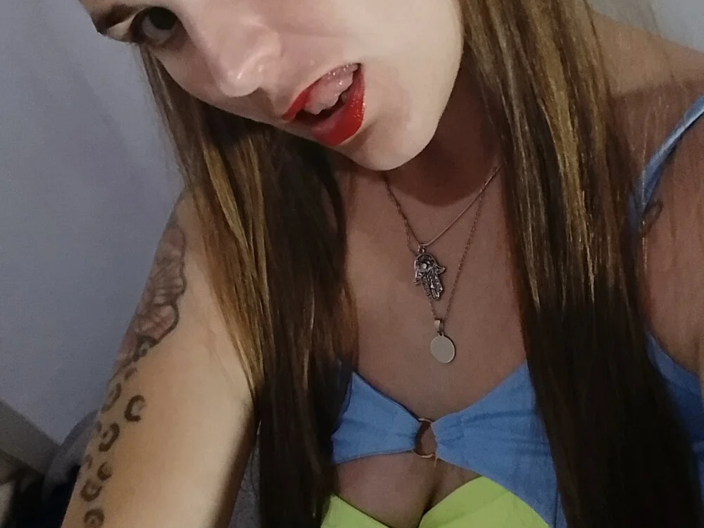 rubia_culonaa 離線 XXX 聊天