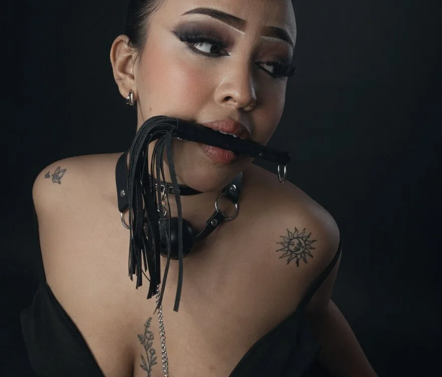 Slave_Nina15_'s Offline XXX Chat