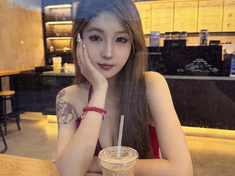 lily-429's Offline XXX Chat