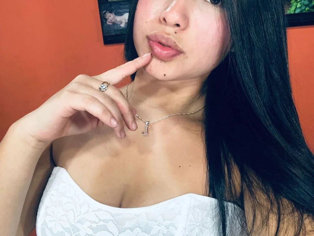 alyy_s' Offline XXX Chat