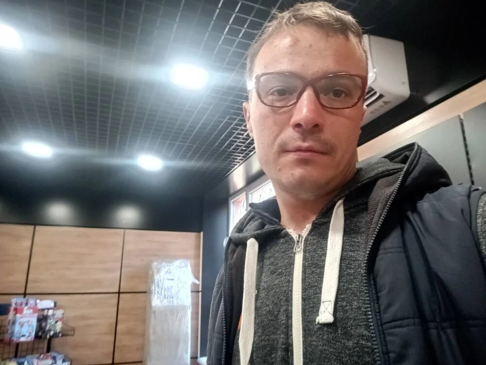 viktor1992-1-1's Offline XXX Chat