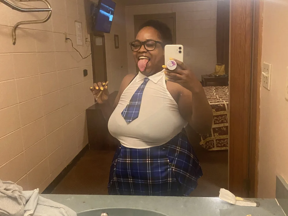 kreamyEmpress' Offline Chat Room