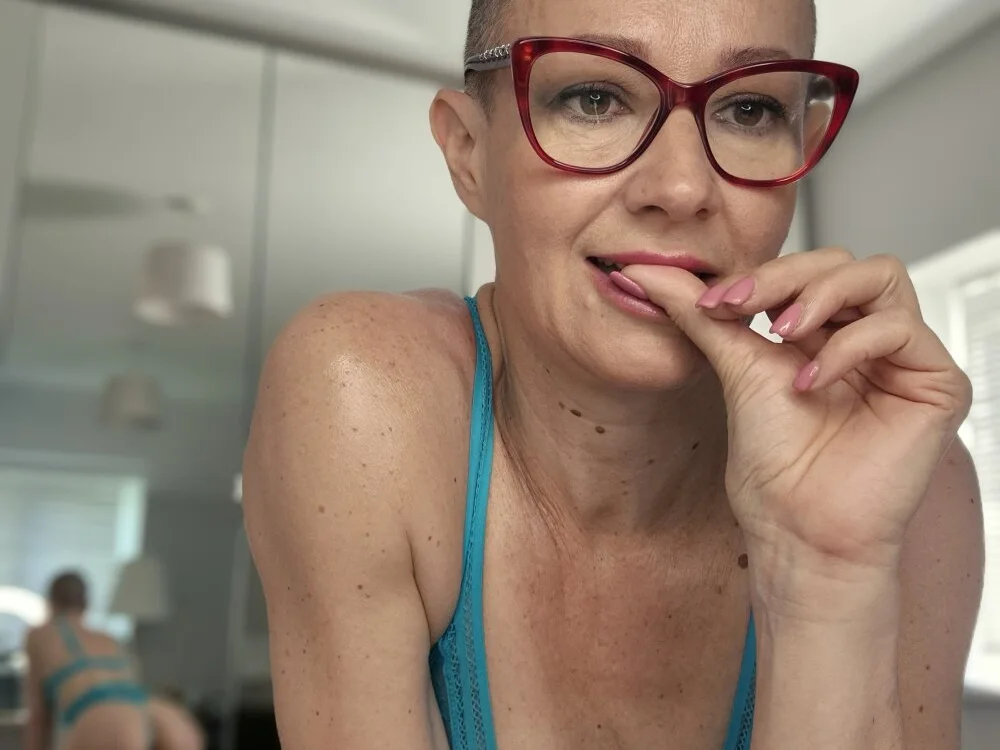 ELEGANT-ARIA36 Obrolan XXX Offline