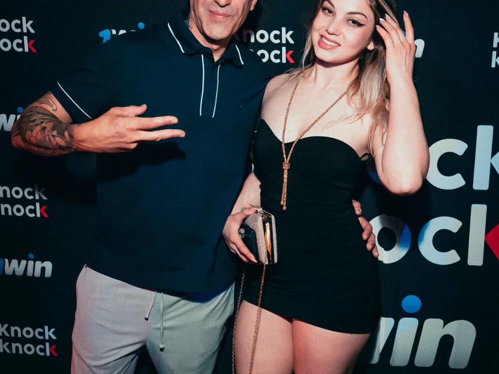 Elnonoykeila77's Offline XXX Chat