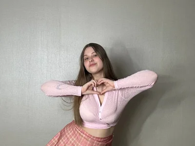 Kira_perry