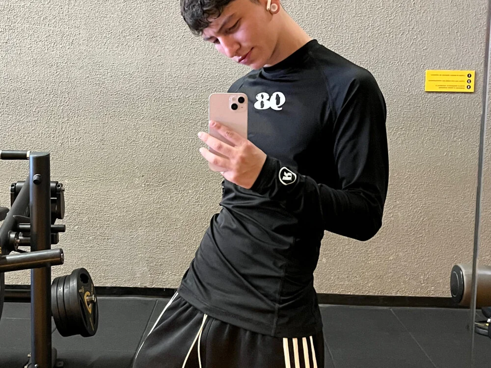 ARON_LUXX Offline XXX-chat