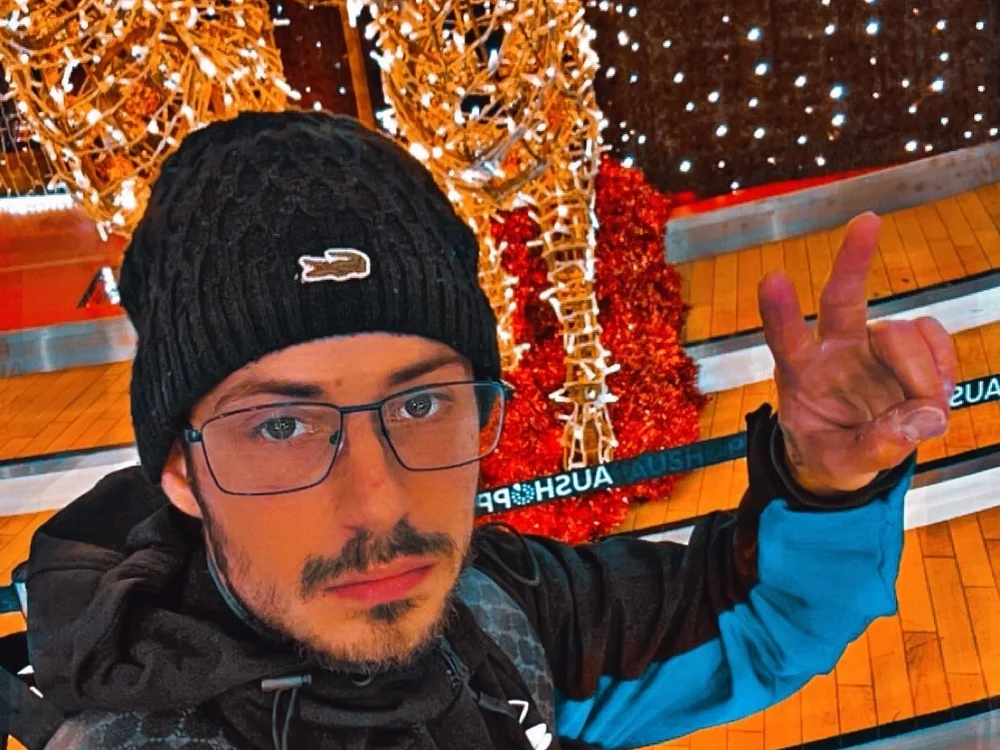 Anonymous62300's Offline Chat Room