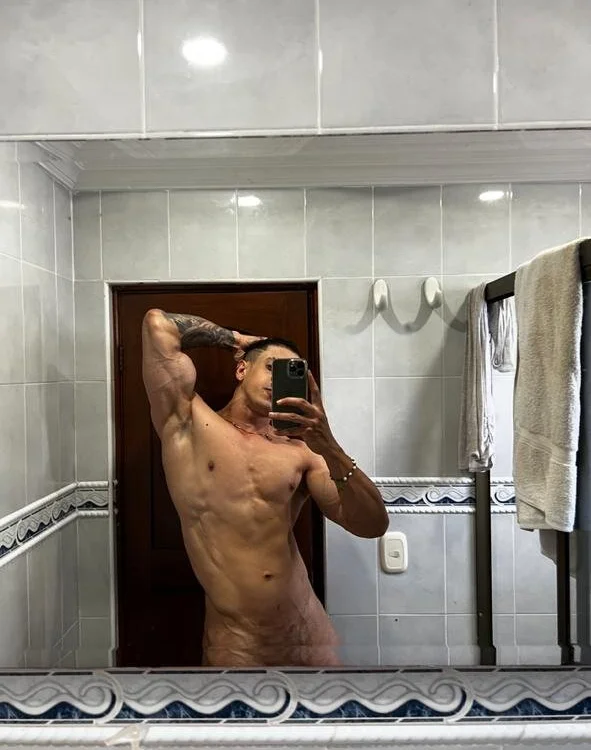 Dominic_Joness offline XXX-chat