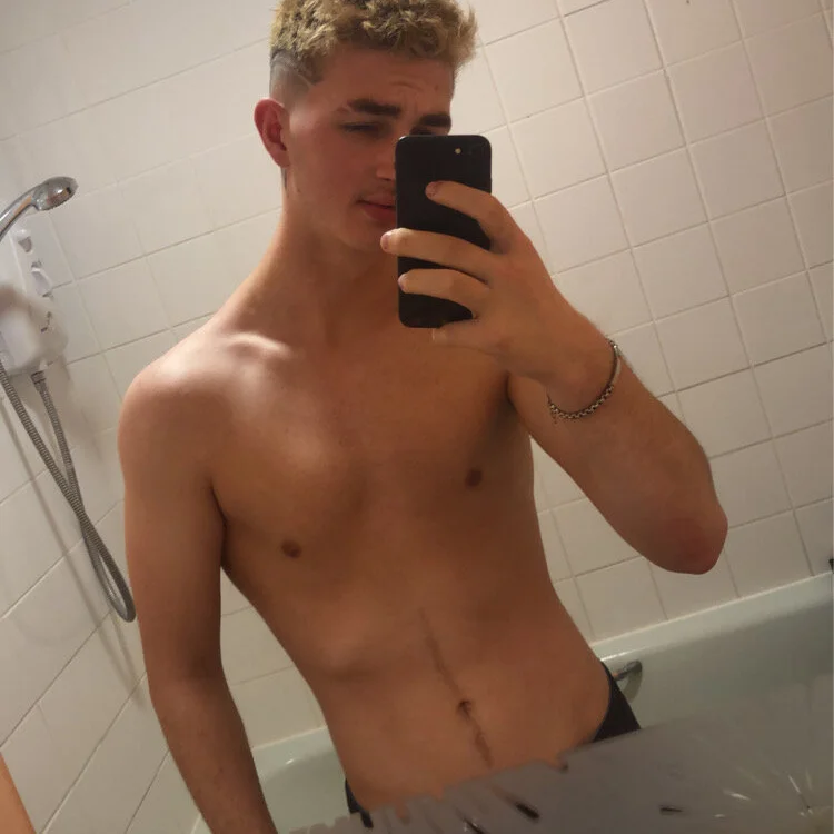 Uk-whiteboy06 offline chatrum