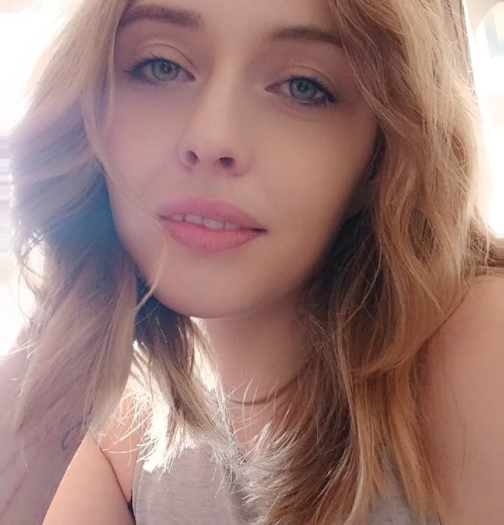 Anneke92's Offline Chat Room