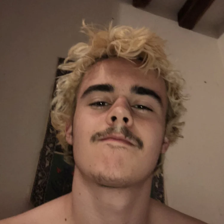 LeonFrenchCams' Offline XXX Chat